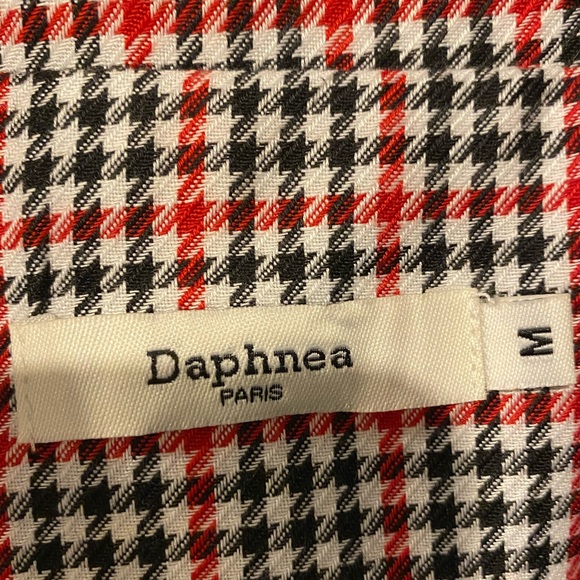 Black/red Hounds Tooth thigh length with waist tie lined. - Picture 3 of 3